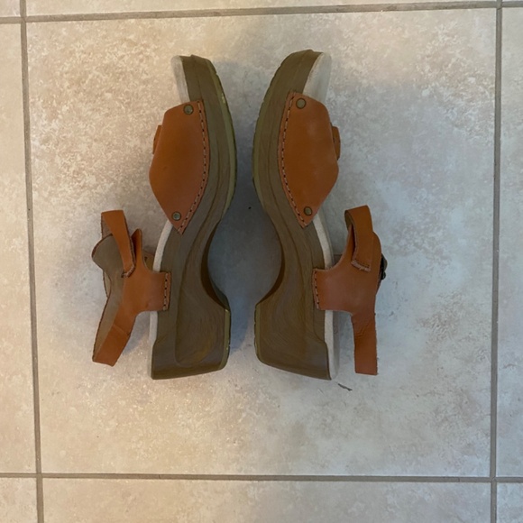 Dansko Sanita Clog Sandal Cognac/Tan  Size 7 (EU 37) - Picture 3 of 6